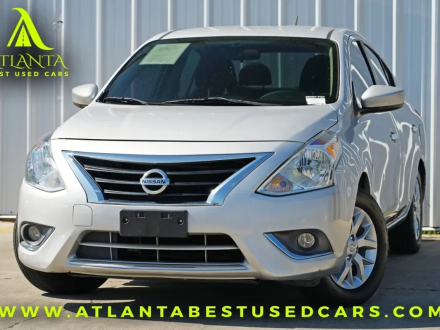 2018 Nissan Versa SV photo 1