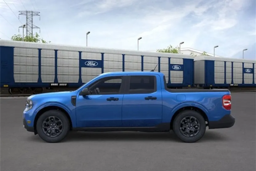 2025 Ford Maverick XLT photo 1