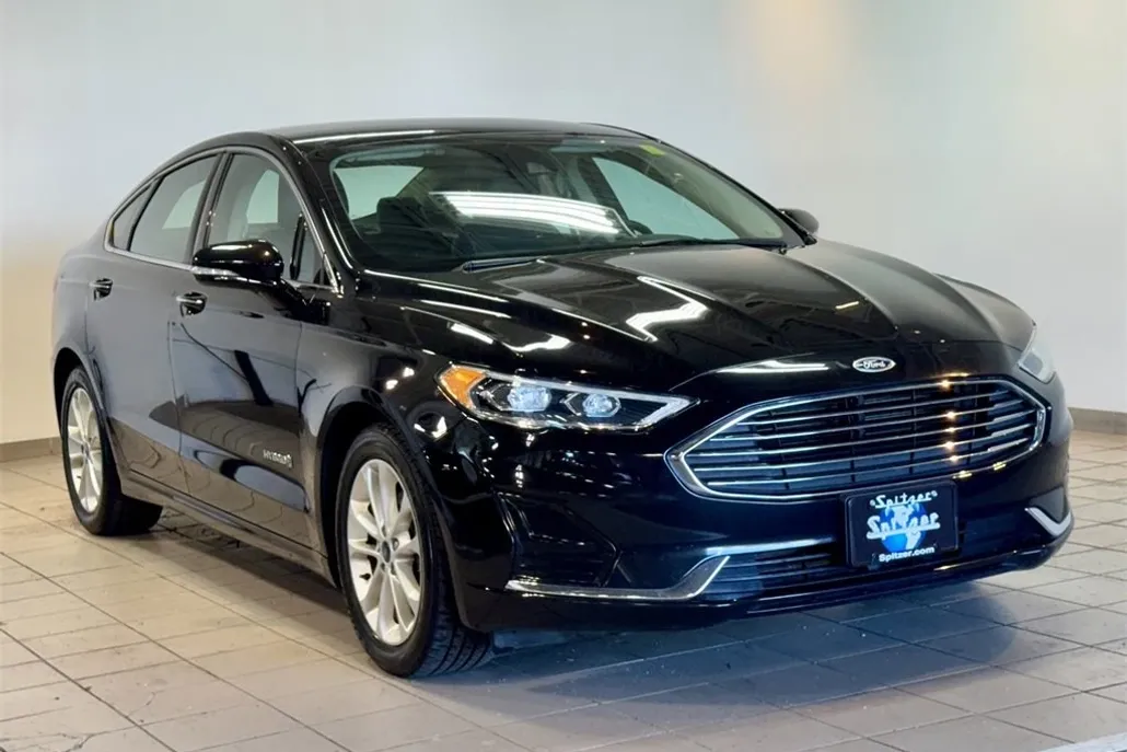 2019 Ford Fusion Hybrid SEL photo 1