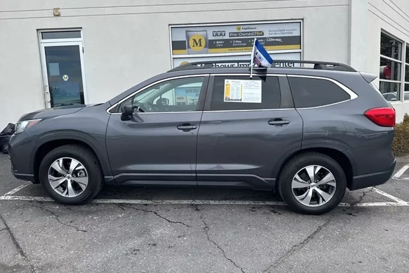 2022 Subaru Ascent Premium photo 1
