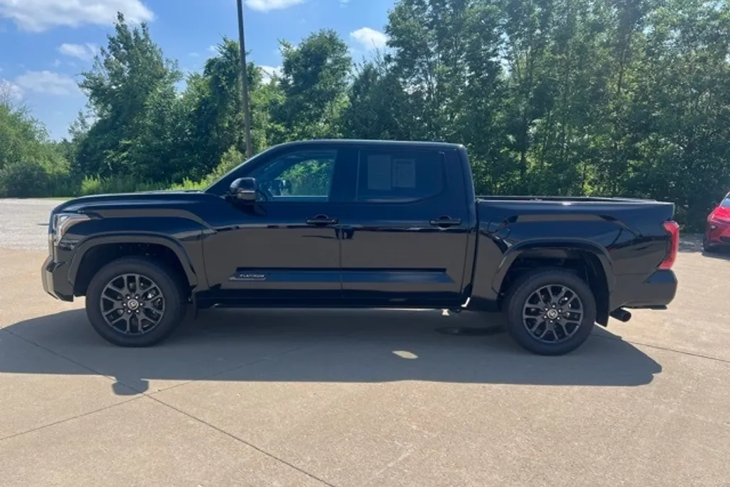 2023 Toyota Tundra Platinum CrewMax photo 1