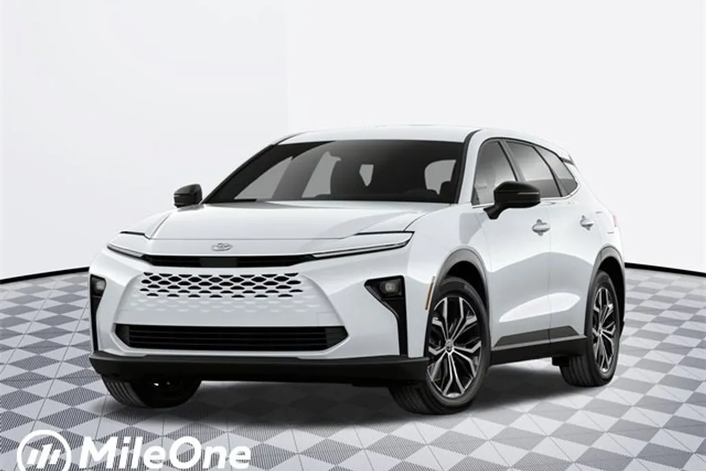 2025 Toyota Crown Signia XLE photo 1
