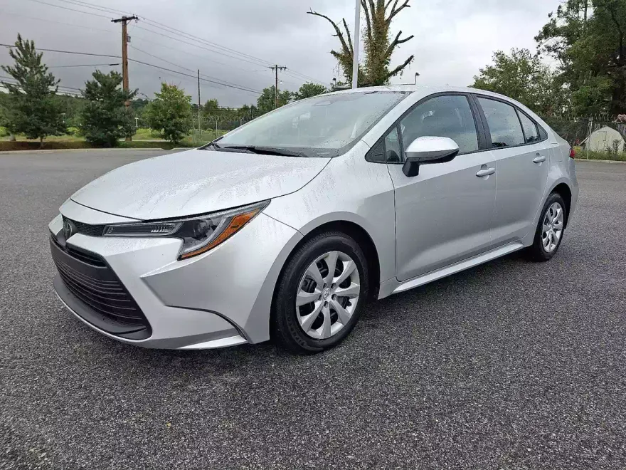 2025 Toyota Corolla LE photo 1