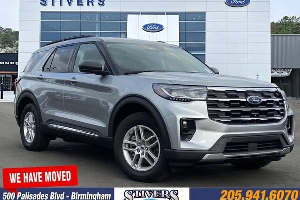 2025 Ford Explorer photo 1