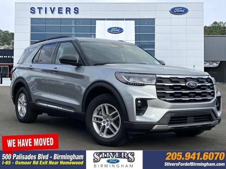 2025 Ford Explorer photo 1
