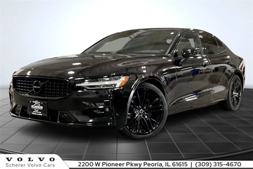 2022 Volvo S60 B5 Black Edition Momentum photo 1