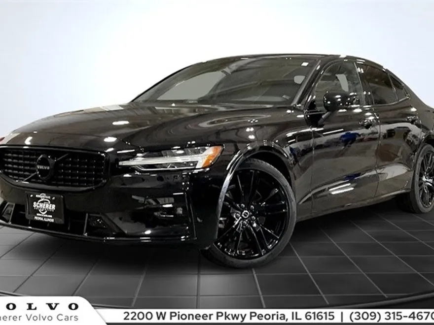 2022 Volvo S60 B5 Black Edition Momentum photo 1