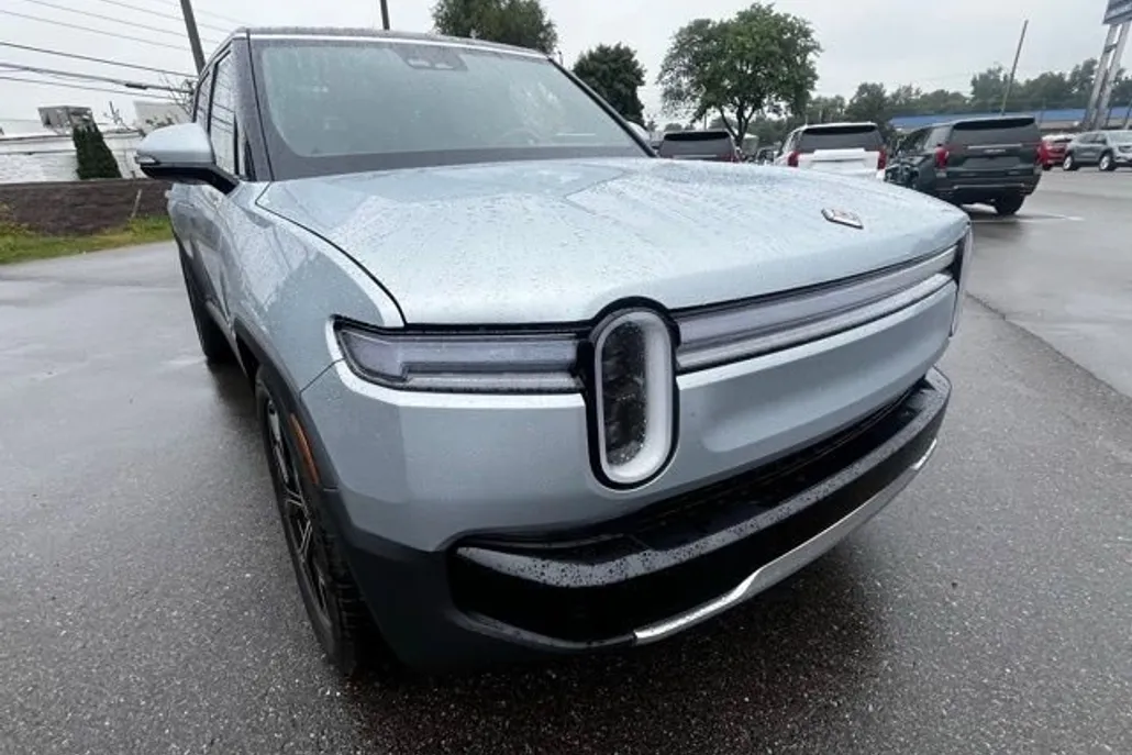 2025 Rivian R1S Adventure photo 1