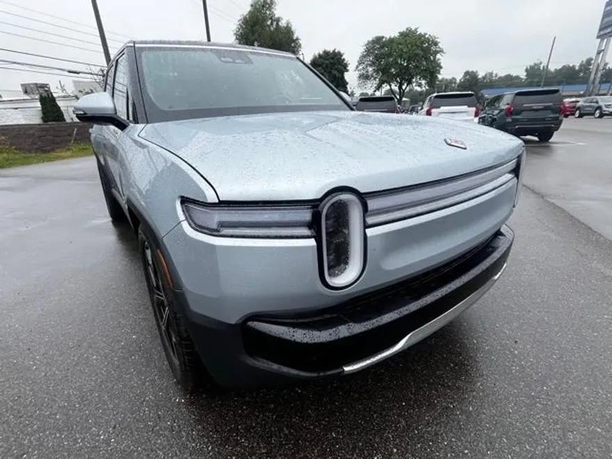 2025 Rivian R1S Adventure photo 1