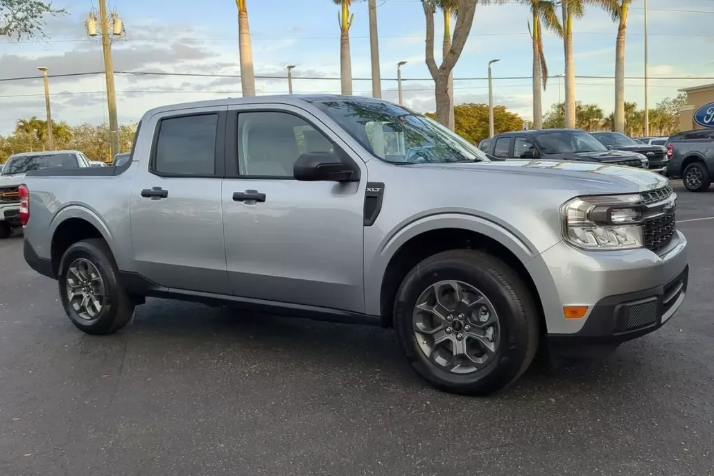 2024 Ford Maverick XLT photo 1