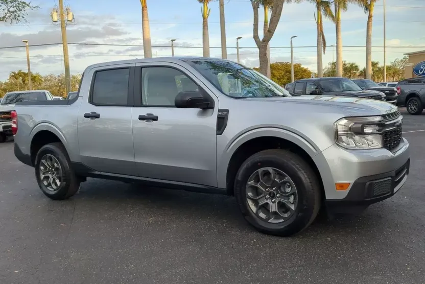 2024 Ford Maverick XLT photo 1
