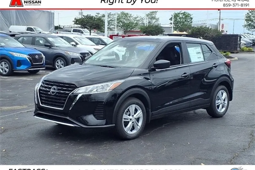 2025 Nissan Kicks Play S photo 1