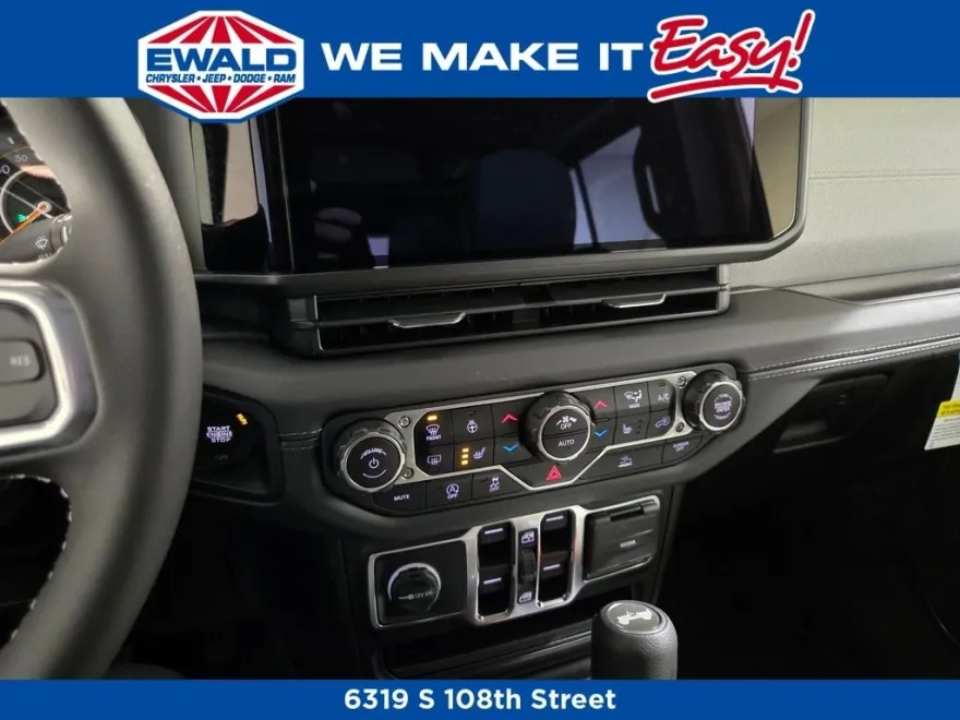 2025 Jeep Wrangler Sahara photo 17