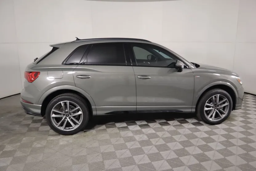 2025 Audi Q3 45 TFSI S line Premium photo 1