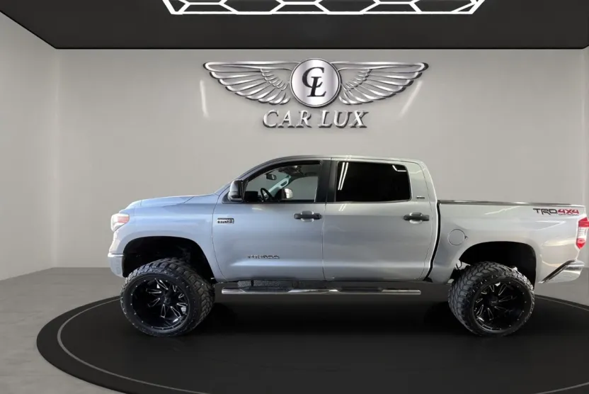 2016 Toyota Tundra SR5 CrewMax photo 1
