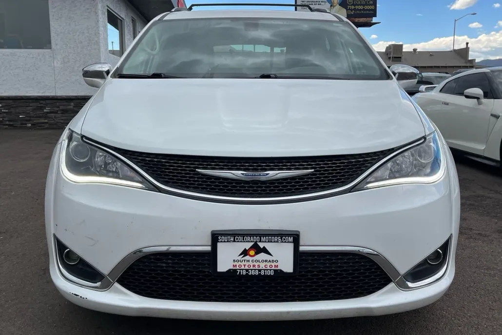 2017 Chrysler Pacifica Limited photo 1