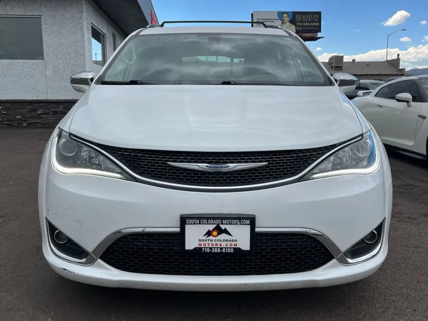 2017 Chrysler Pacifica Limited photo 1