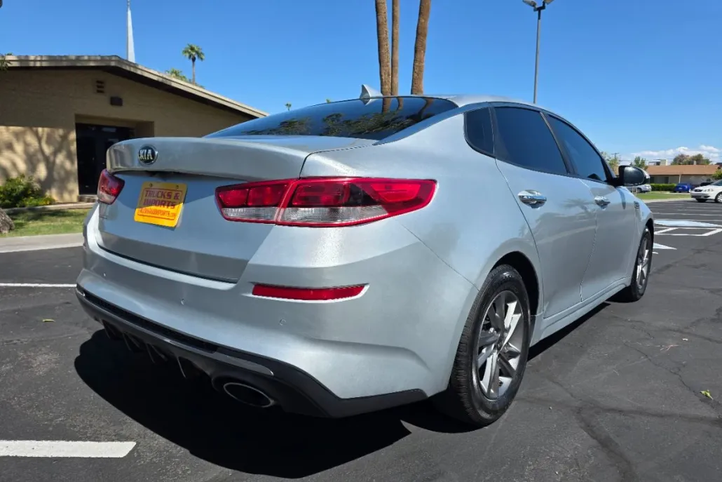 2019 Kia Optima LX photo 1