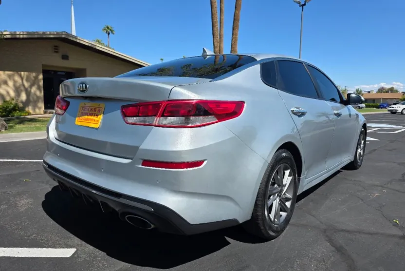2019 Kia Optima LX photo 1