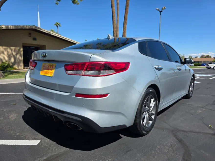 2019 Kia Optima LX photo 1