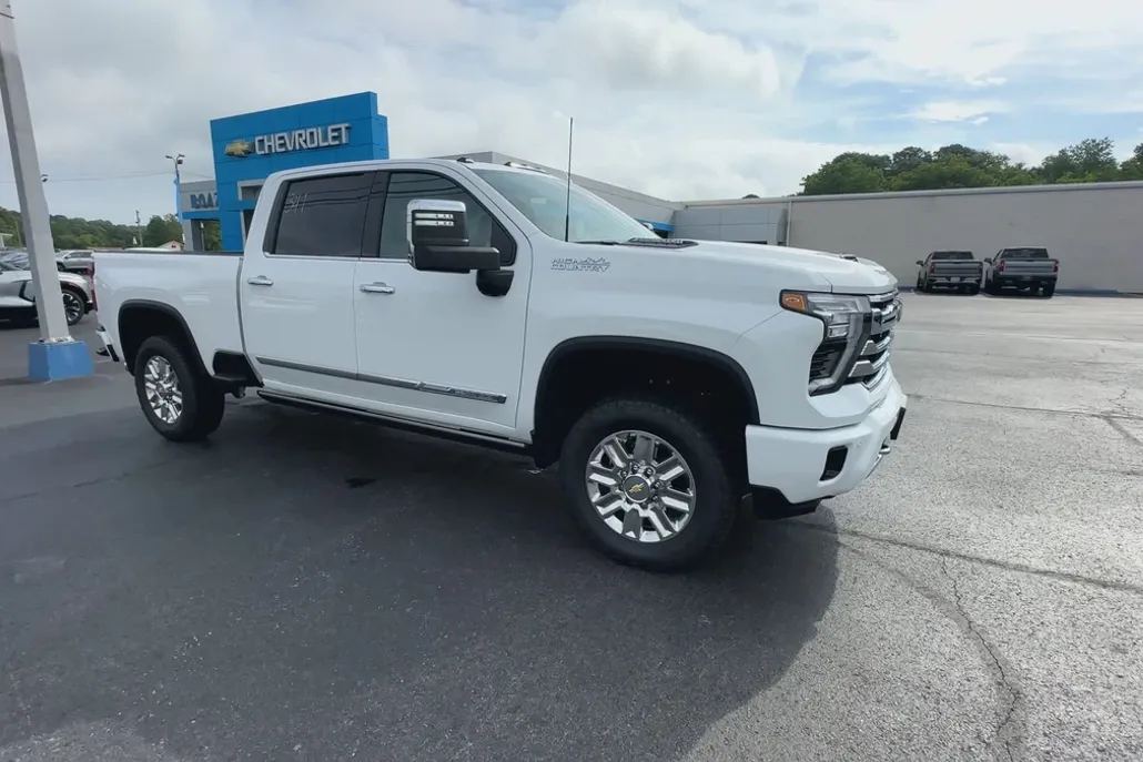 2025 Chevrolet Silverado 2500HD High Country photo 1