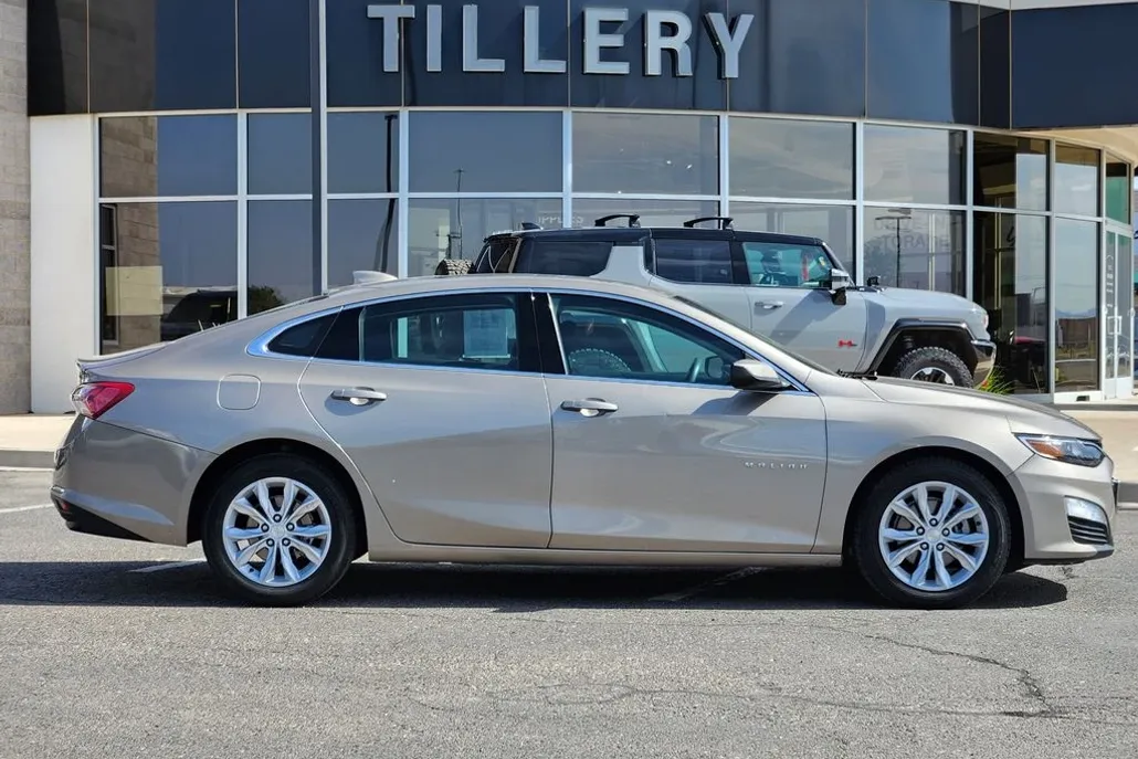 2022 Chevrolet Malibu 1LT photo 1
