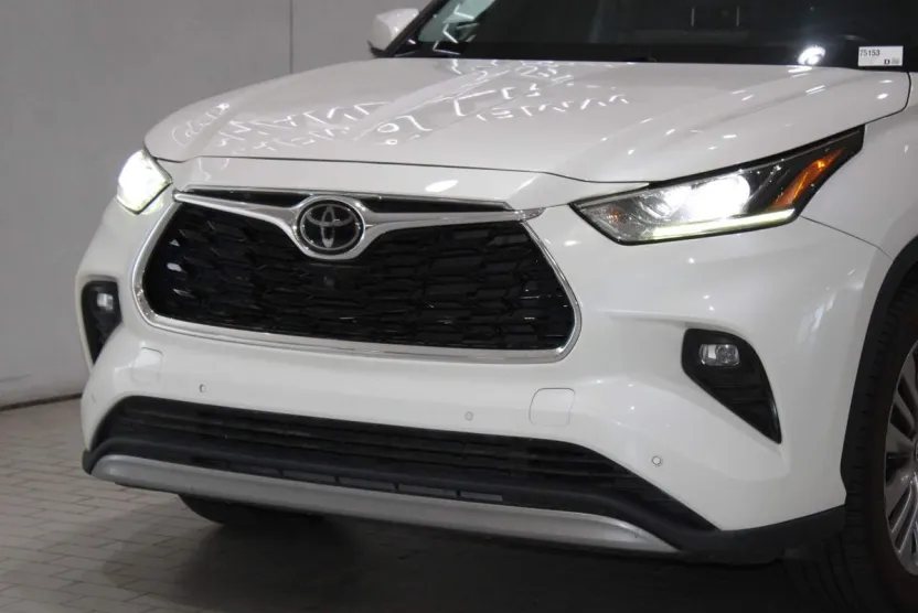 2021 Toyota Highlander Platinum photo 1
