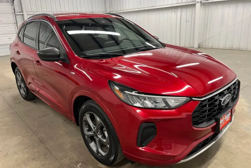 2023 Ford Escape ST-Line photo 1