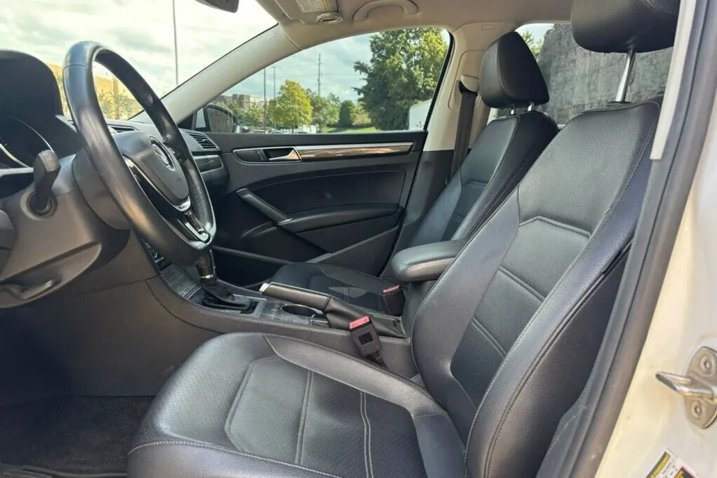 2018 Volkswagen Passat 2.0T SE photo 1