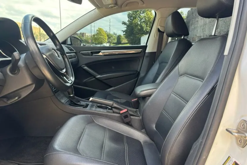 2018 Volkswagen Passat 2.0T SE photo 1
