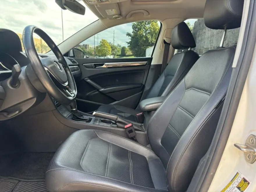 2018 Volkswagen Passat 2.0T SE photo 1