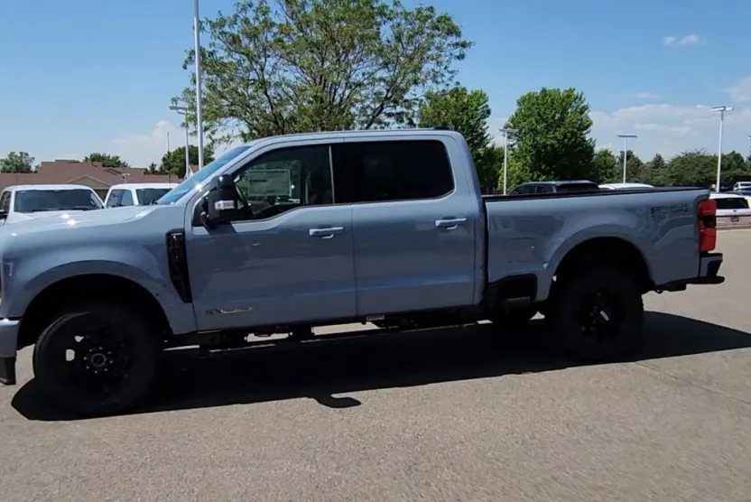 2025 Ford F-250 Lariat photo 1