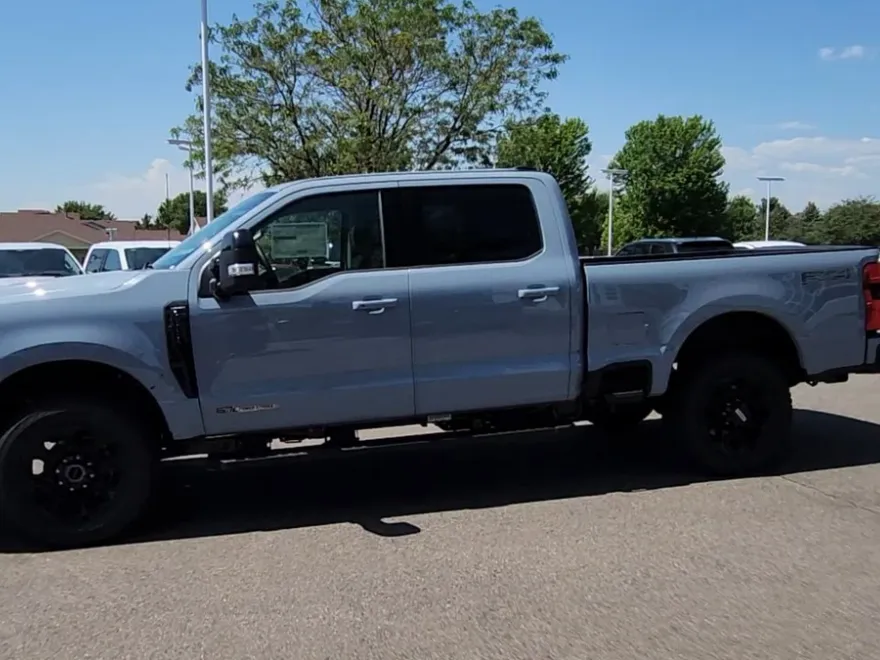 2025 Ford F-250 Lariat photo 1