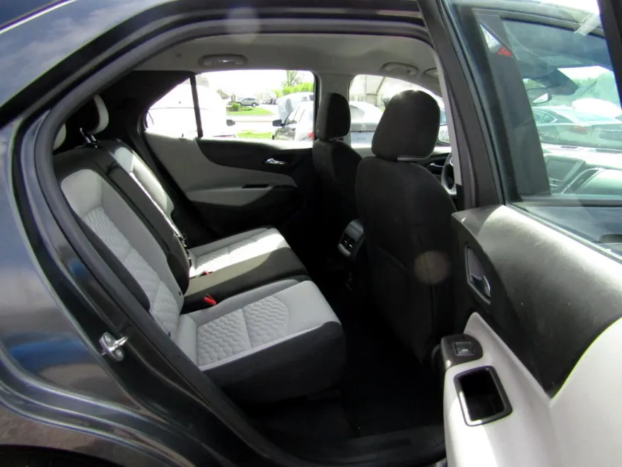 2020 Chevrolet Equinox LS photo 22