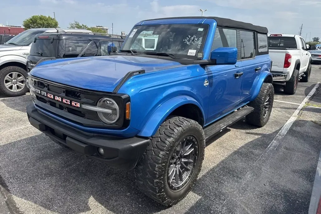 2022 Ford Bronco Outer Banks photo 1