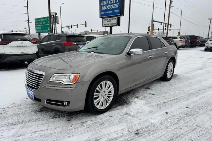 2014 Chrysler 300 photo 1