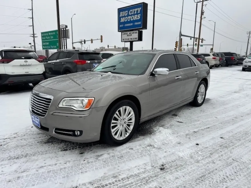 2014 Chrysler 300 photo 1