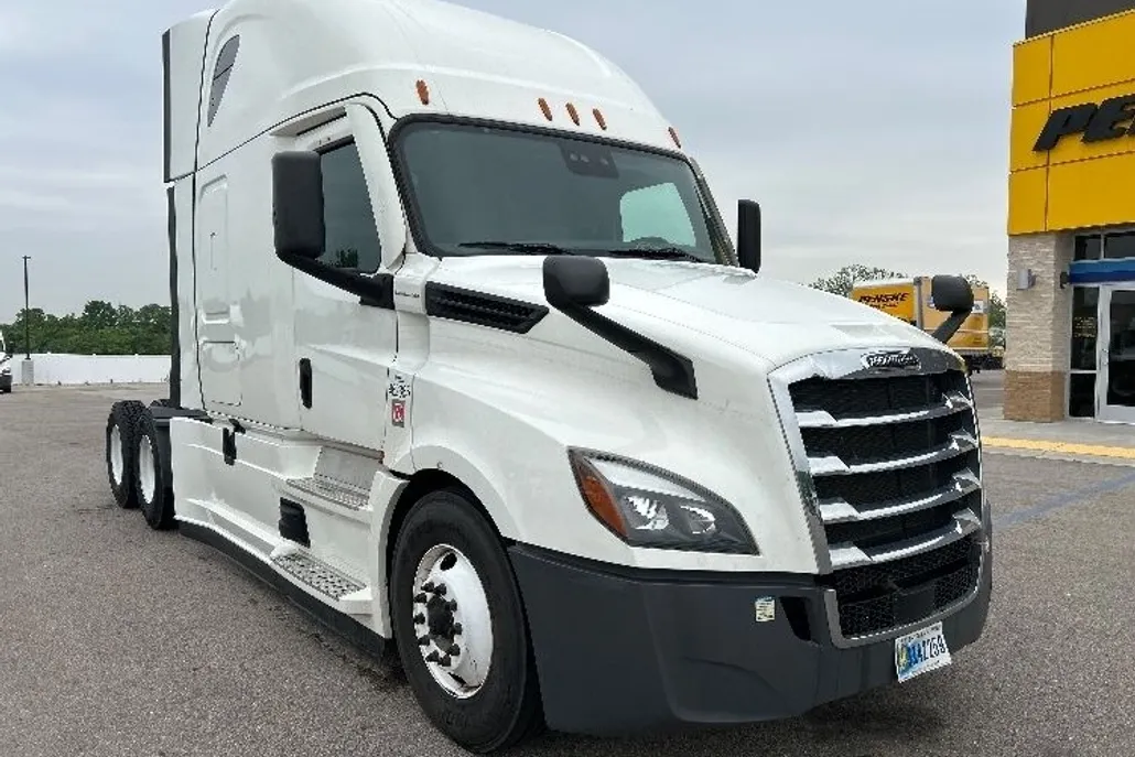 2022 Freightliner Cascadia 126" Sleeper Cab photo 1