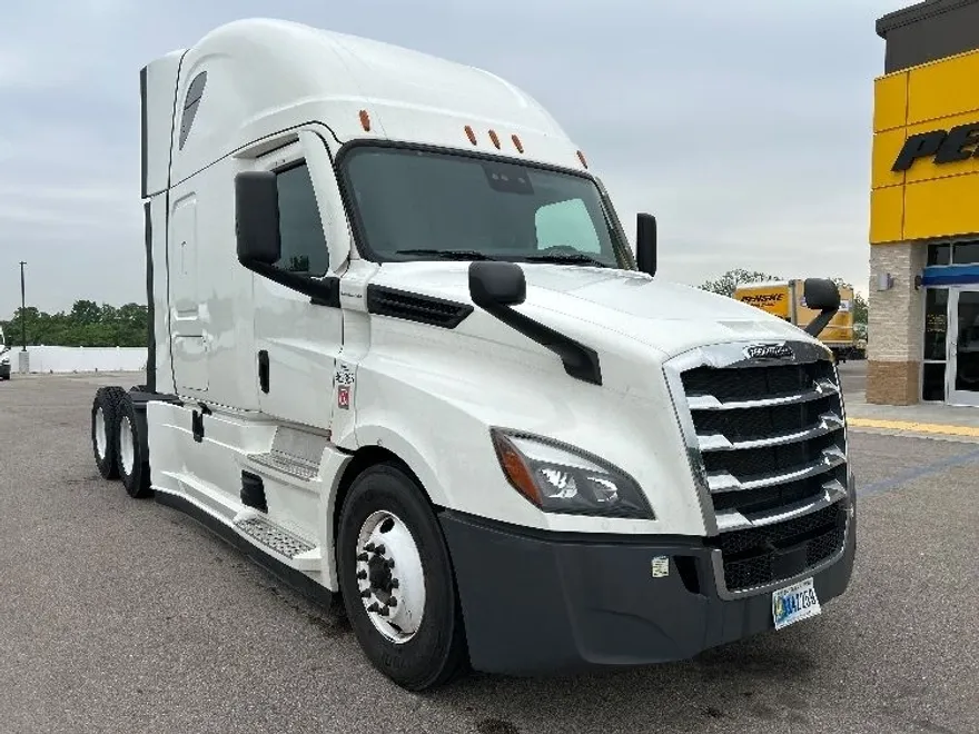 2022 Freightliner Cascadia 126" Sleeper Cab photo 1