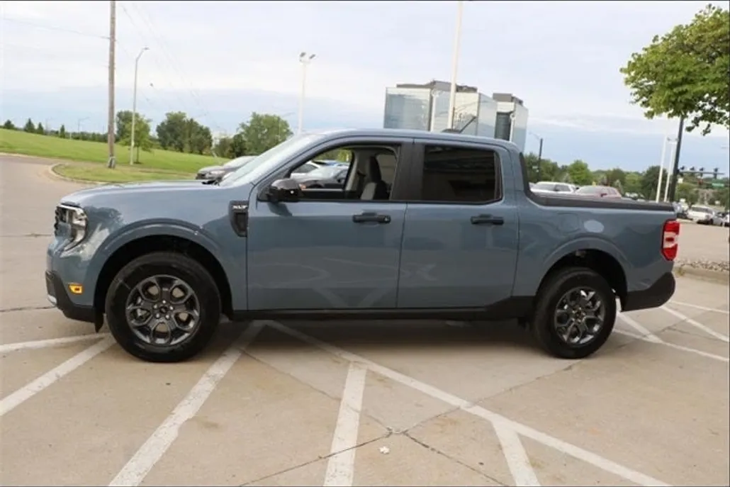 2025 Ford Maverick XLT photo 1