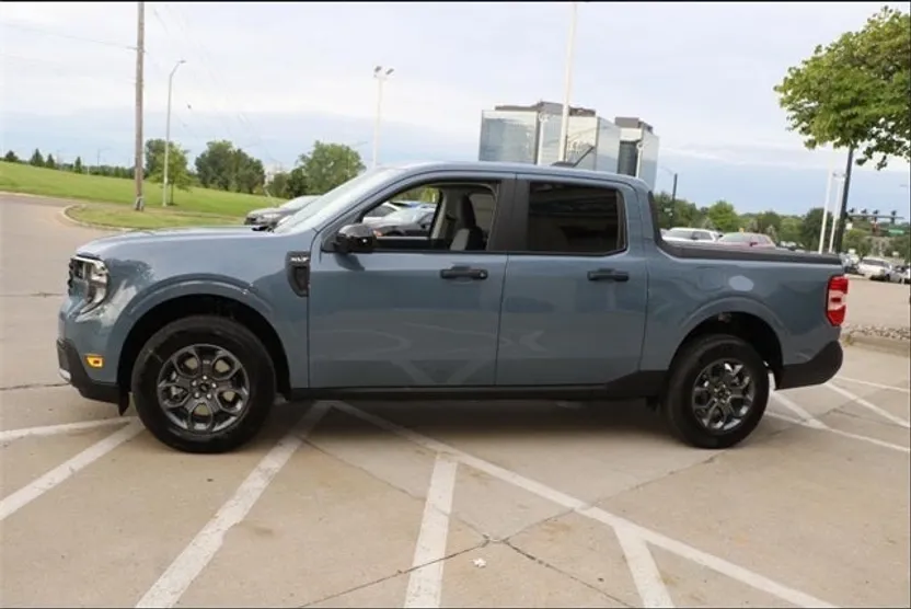 2025 Ford Maverick XLT photo 1