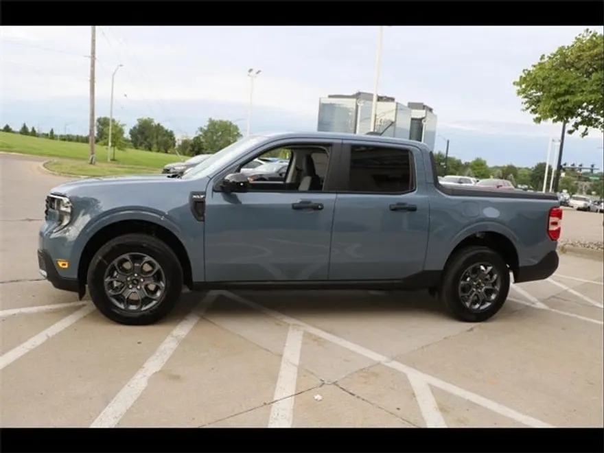 2025 Ford Maverick XLT photo 1