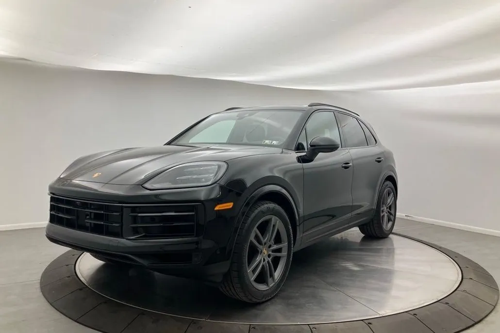 2025 Porsche Cayenne Base photo 1