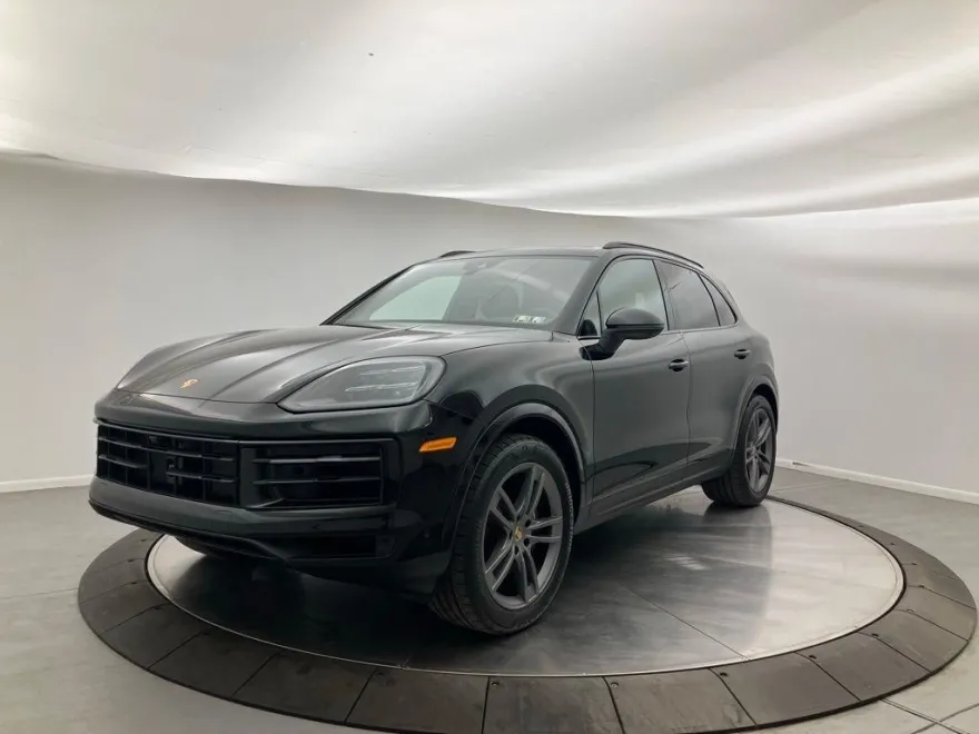 2025 Porsche Cayenne Base photo 1