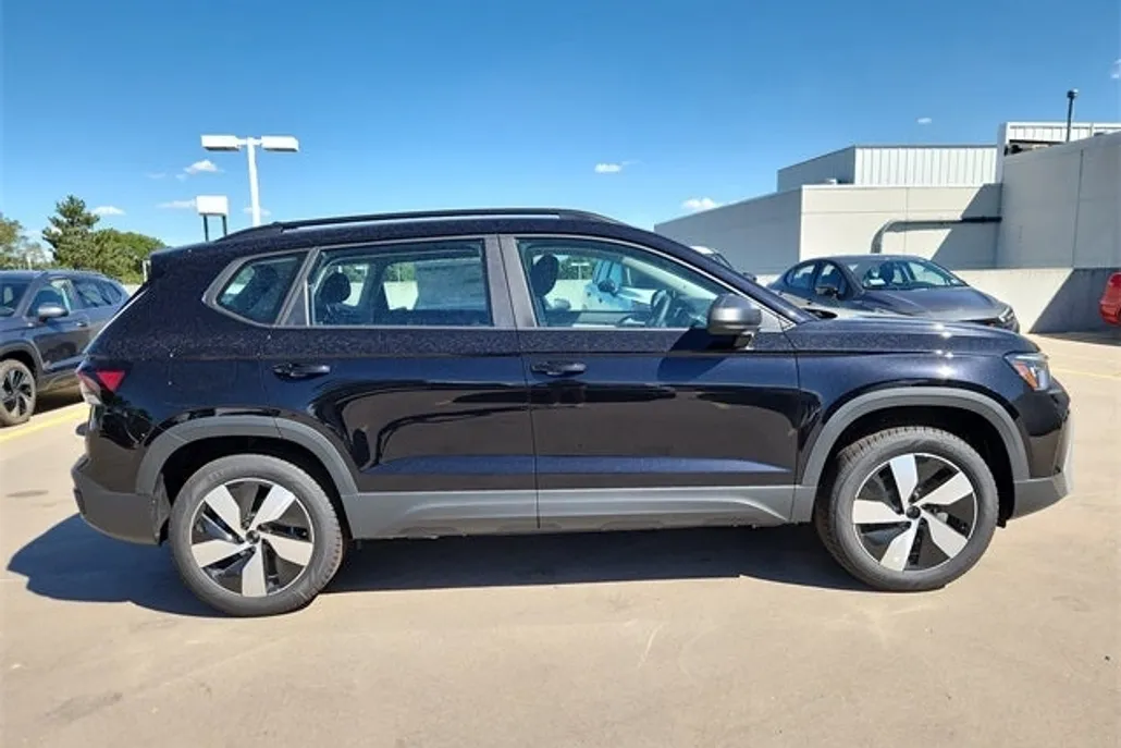 2025 Volkswagen Taos S photo 1