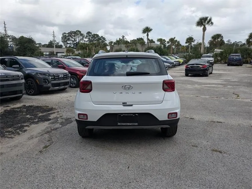2026 Hyundai Venue SEL photo 1