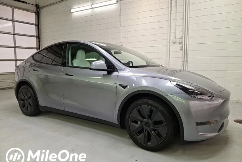 2024 Tesla Model Y Long Range photo 1