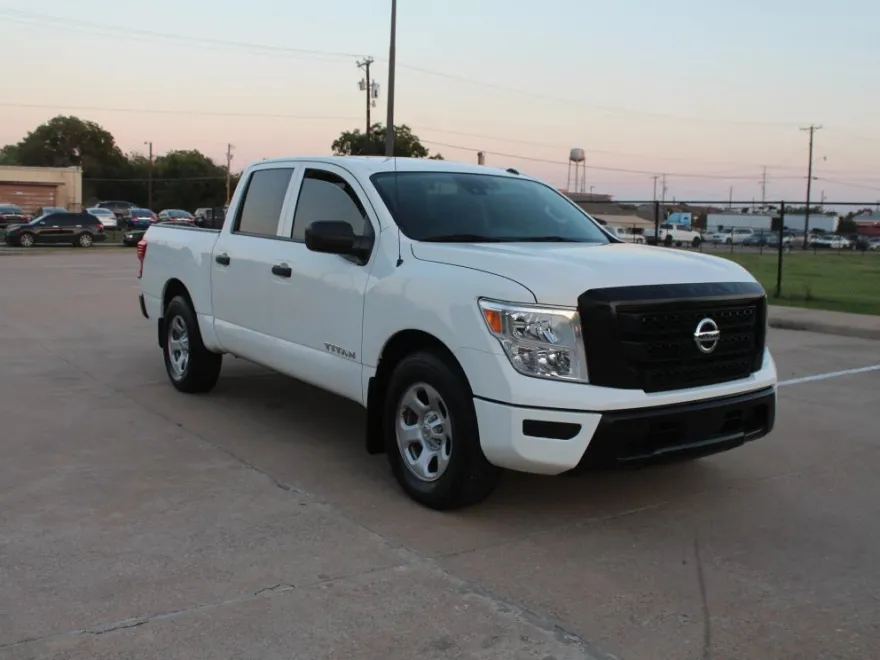 2021 Nissan Titan Crew Cab S photo 1