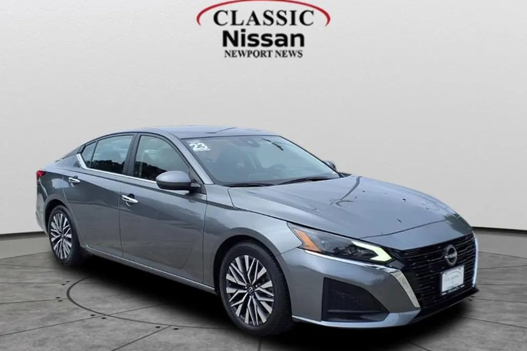 2023 Nissan Altima 2.5 SV photo 1
