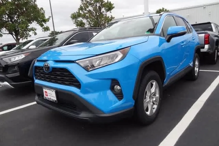 2021 Toyota RAV4 XLE photo 1
